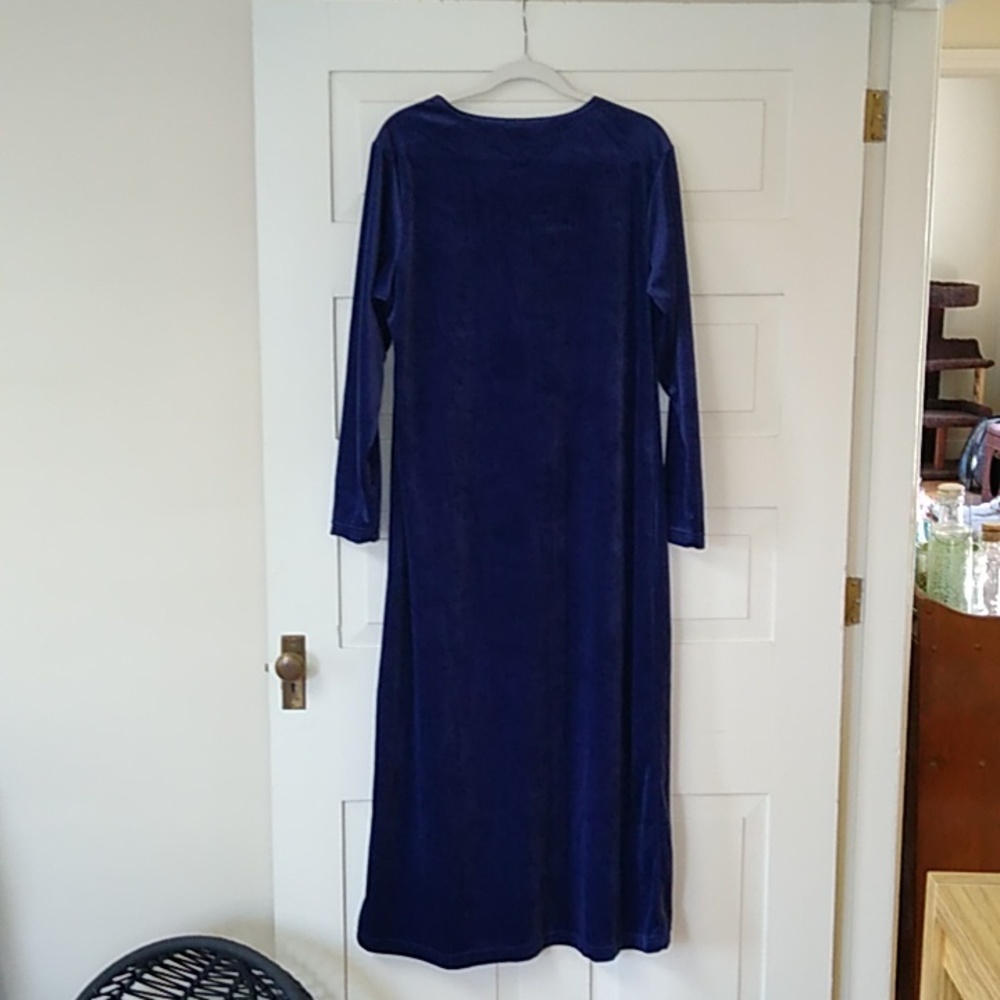 Basic Editions Velvet Dress - Picture 4 of 4